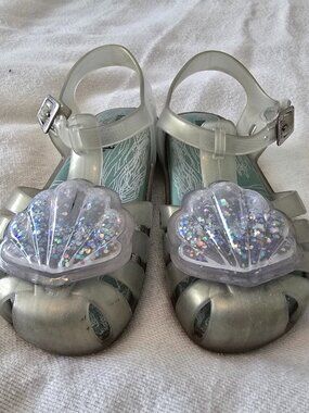 Size 10 Mini Melissa Girls Mini Aranha Xii Seashell Cutout Sandal - EU27